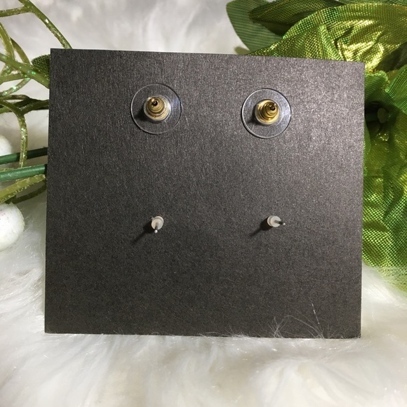 Pink Roses & Dainty Triangles Retro Earring Set - Picture 6 of 6